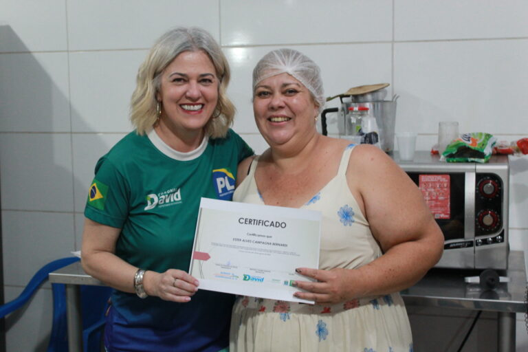 Curso de panificação e salgados forma novas empreendedoras no Coophavila II