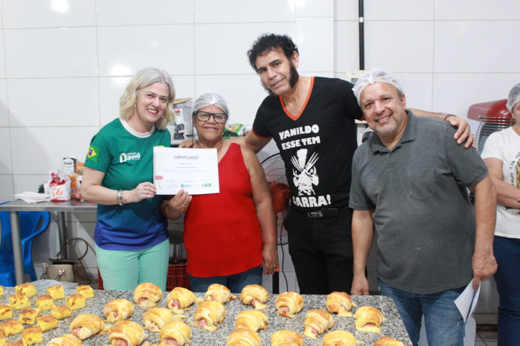 Curso de panificação e salgados forma novas empreendedoras no Coophavila II