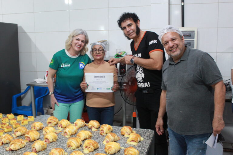 Curso de panificação e salgados forma novas empreendedoras no Coophavila II