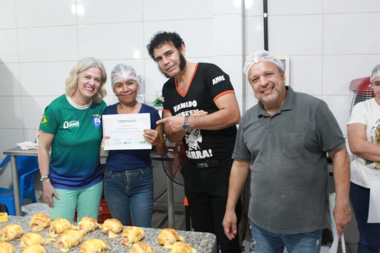 Curso de panificação e salgados forma novas empreendedoras no Coophavila II
