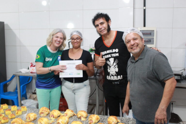 Curso de panificação e salgados forma novas empreendedoras no Coophavila II