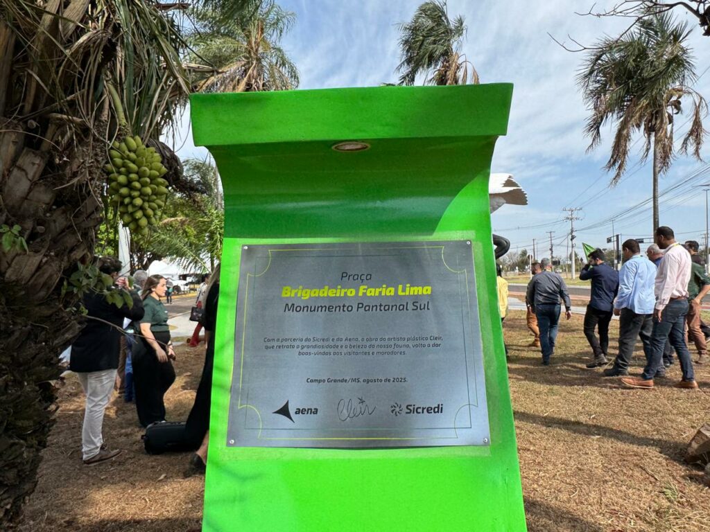 Monumento dos Tuiuiús é inaugurado e marca aniversário de Campo Grande Monumento dos Tuiuiús é inaugurado e marca aniversário de Campo Grande