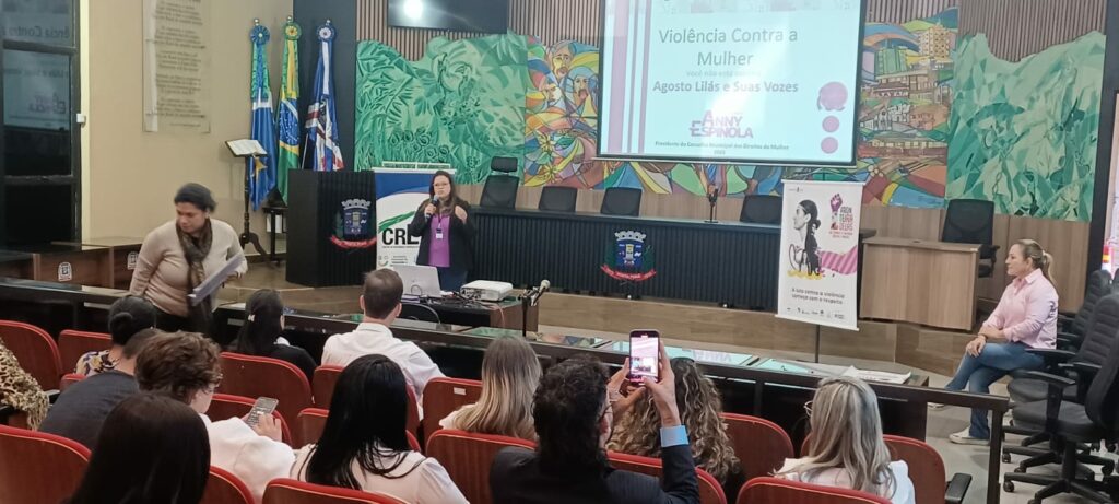 Câmara Municipal de Ponta Porã sedia palestra sobre "Agosto Lilás e Suas Vozes" Câmara Municipal de Ponta Porã sedia palestra sobre "Agosto Lilás e Suas Vozes"