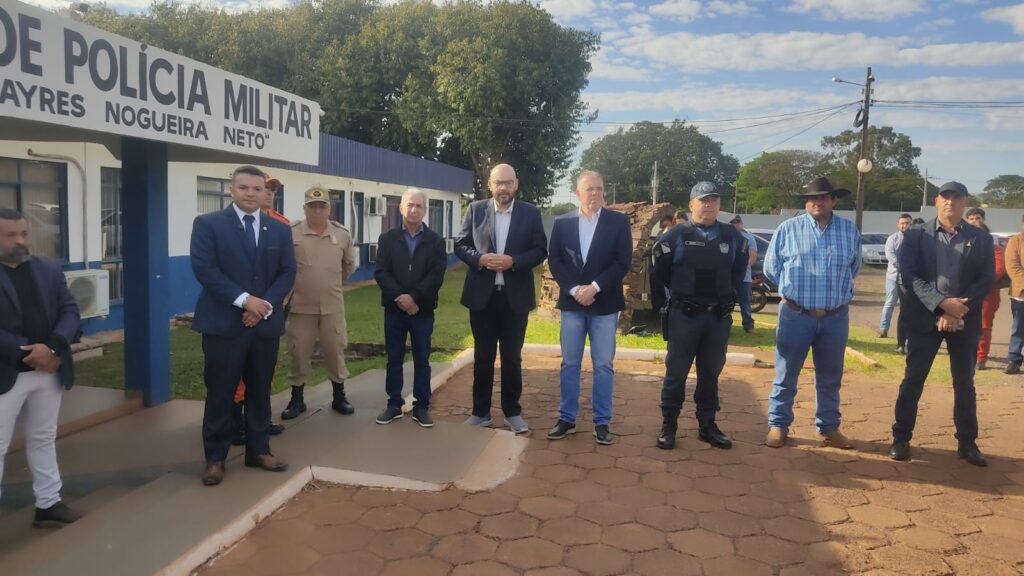 Presidente da Câmara de Ponta Porã prestigia solenidade de 38 anos do 4º BPM Presidente da Câmara de Ponta Porã prestigia solenidade de 38 anos do 4º BPM