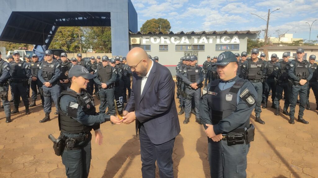 Presidente da Câmara de Ponta Porã prestigia solenidade de 38 anos do 4º BPM Presidente da Câmara de Ponta Porã prestigia solenidade de 38 anos do 4º BPM