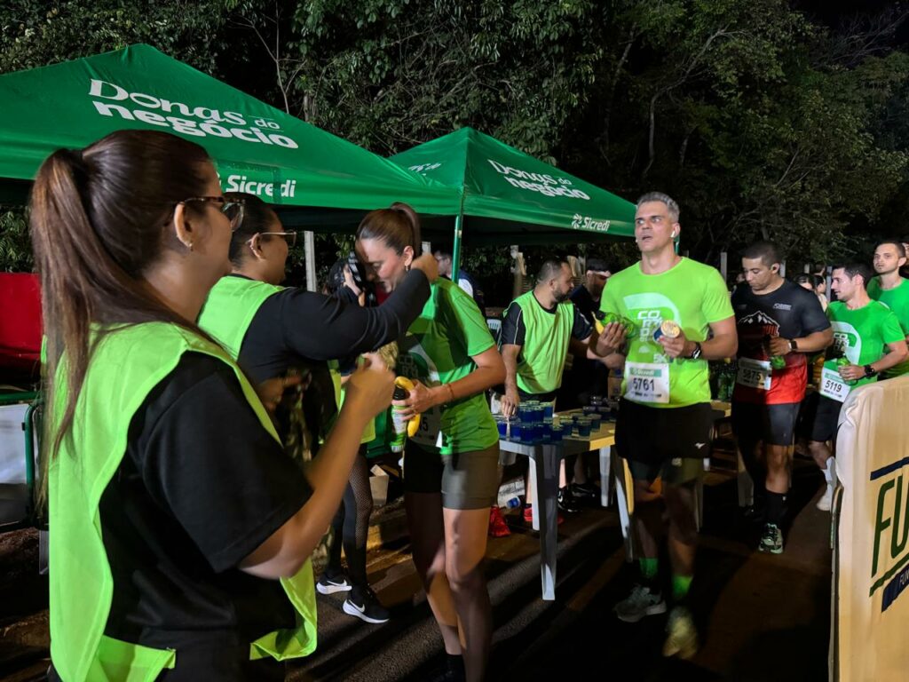 1ª Corrida Sicredi tem pedido de casamento e reúne cerca de 2.000 pessoas, marcando a história de Campo Grande 1ª Corrida Sicredi tem pedido de casamento e reúne cerca de 2.000 pessoas, marcando a história de Campo Grande