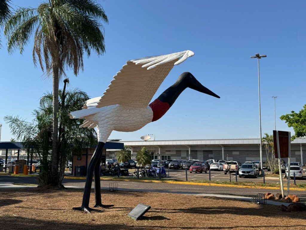 Monumento dos Tuiuiús é inaugurado e marca aniversário de Campo Grande Monumento dos Tuiuiús é inaugurado e marca aniversário de Campo Grande