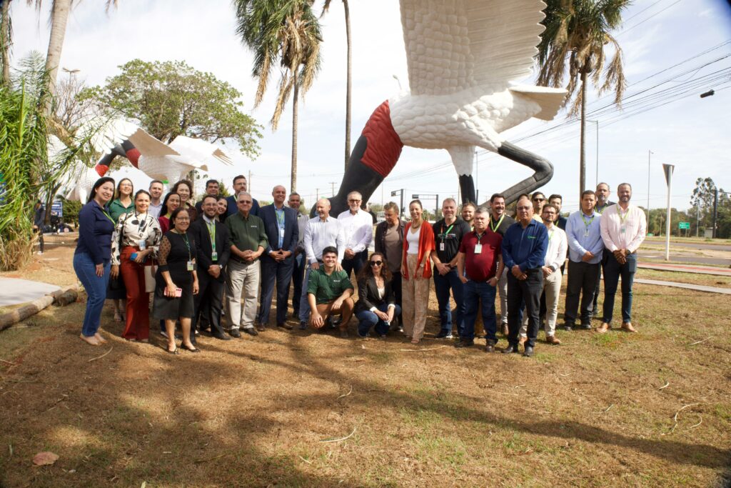 Monumento dos Tuiuiús é inaugurado e marca aniversário de Campo Grande Monumento dos Tuiuiús é inaugurado e marca aniversário de Campo Grande