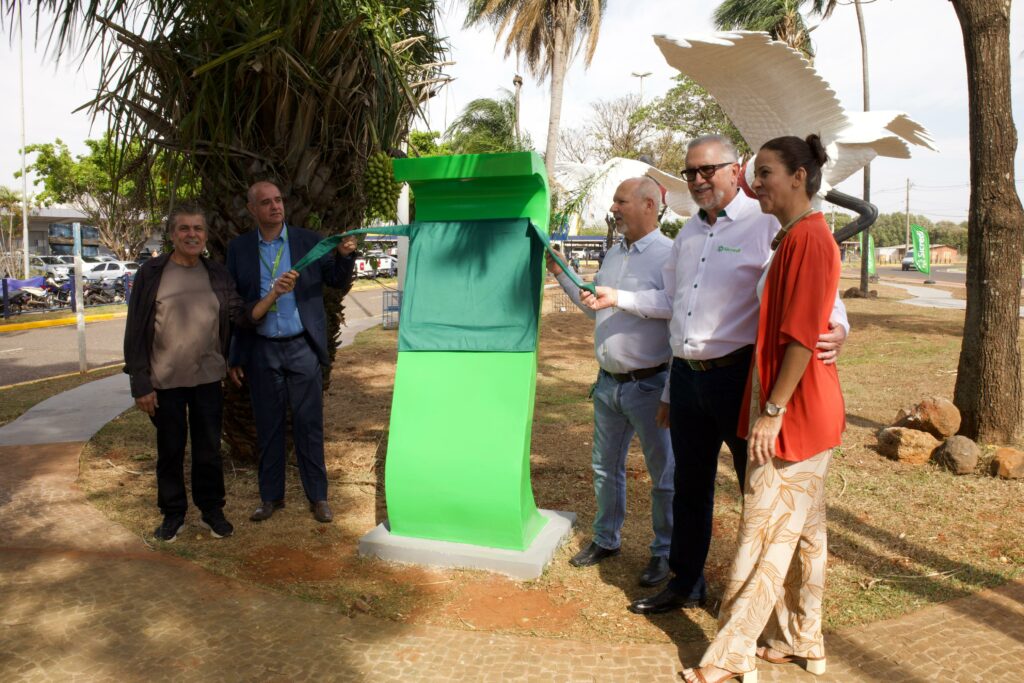 Monumento dos Tuiuiús é inaugurado e marca aniversário de Campo Grande Monumento dos Tuiuiús é inaugurado e marca aniversário de Campo Grande