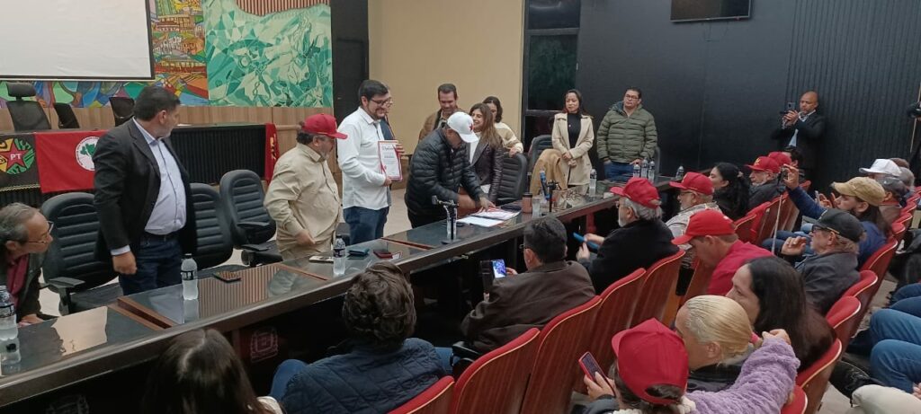 Ponta Porã: Encontro do PT consolida nome de Carlos Bernardo para a Câmara Federal Ponta Porã: Encontro do PT consolida nome de Carlos Bernardo para a Câmara Federal