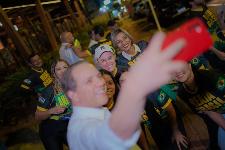 Coronel David mobiliza apoiadores da direita em Campo Grande e convoca buzinaço na Praça do Rádio Clube neste domingo Coronel David mobiliza apoiadores da direita em Campo Grande e convoca buzinaço na Praça do Rádio Clube neste domingo