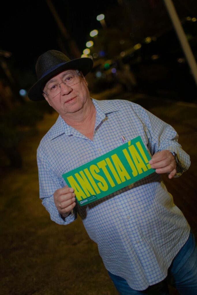 Coronel David mobiliza apoiadores da direita em Campo Grande e convoca buzinaço na Praça do Rádio Clube neste domingo Coronel David mobiliza apoiadores da direita em Campo Grande e convoca buzinaço na Praça do Rádio Clube neste domingo