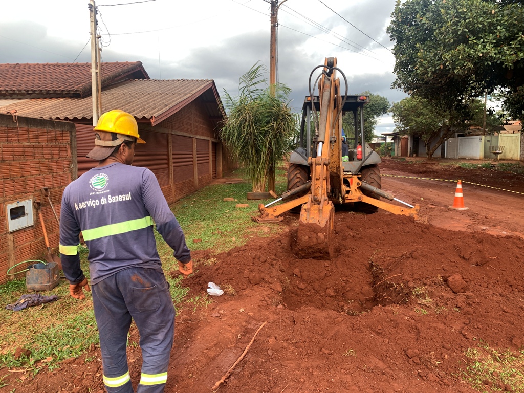 Sanesul investe na duplicação da rede de água no bairro Julia Cardinal, em Ponta Porã Sanesul investe na duplicação da rede de água no bairro Julia Cardinal, em Ponta Porã