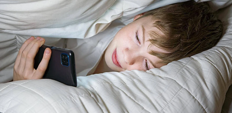Infancia en riesgo: redes sociales y tecnología sin control Infancia en riesgo: redes sociales y tecnología sin control