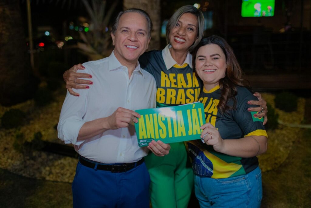 Coronel David mobiliza apoiadores da direita em Campo Grande e convoca buzinaço na Praça do Rádio Clube neste domingo Coronel David mobiliza apoiadores da direita em Campo Grande e convoca buzinaço na Praça do Rádio Clube neste domingo