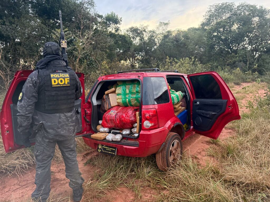 Polícia apreende mais de 500 quilos de drogas em carro furtado no Rio Grande do Sul Polícia apreende mais de 500 quilos de drogas em carro furtado no Rio Grande do Sul