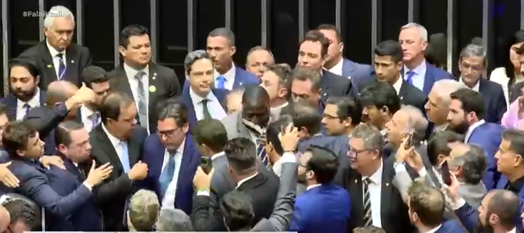 Motta encaminha à corregedoria denúncias contra 14 deputados por ocupação do plenário Motta encaminha à corregedoria denúncias contra 14 deputados por ocupação do plenário
