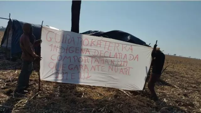 Força Nacional retira à força indígenas que protestavam contra agrotóxicos Força Nacional retira à força indígenas que protestavam contra agrotóxicos