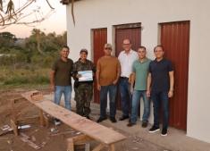 Coronel David anuncia em Amambai investimento para Hospital do Câncer e recebe homenagem do Projeto Florestinha