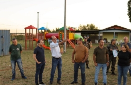 Coronel David anuncia em Amambai investimento para Hospital do Câncer e recebe homenagem do Projeto Florestinha