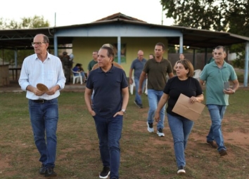Coronel David anuncia em Amambai investimento para Hospital do Câncer e recebe homenagem do Projeto Florestinha