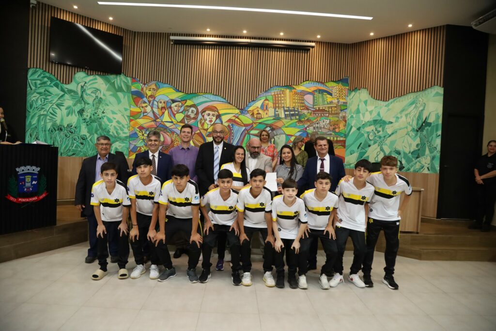 Câmara Municipal de Ponta Porã presta homenagens em Sessão Solene