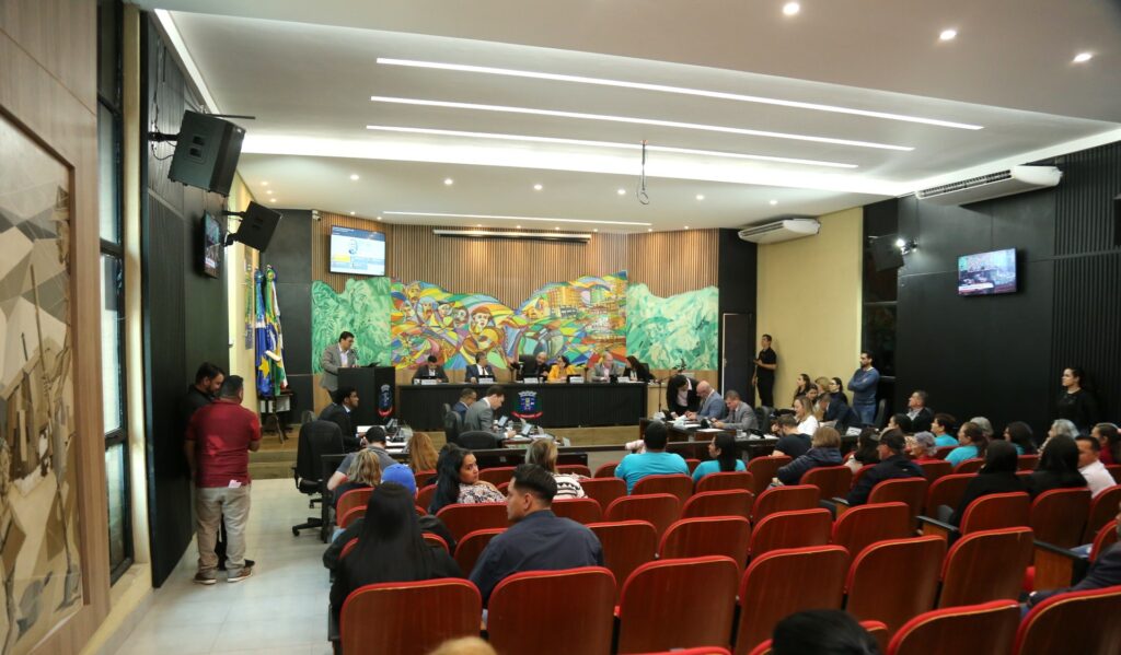 Câmara aprova projeto que garante aos professores receberem retroativos de reajuste salarial em Ponta Porã