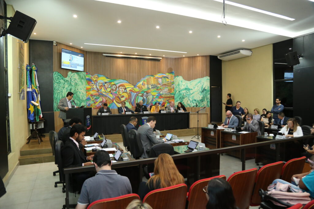 Câmara aprova projeto que garante aos professores receberem retroativos de reajuste salarial em Ponta Porã