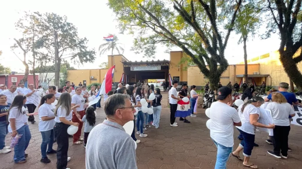 Marchan por la paz en Pedro Juan Caballero Marchan por la paz en Pedro Juan Caballero