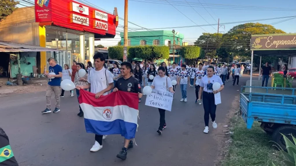 Marchan por la paz en Pedro Juan Caballero Marchan por la paz en Pedro Juan Caballero