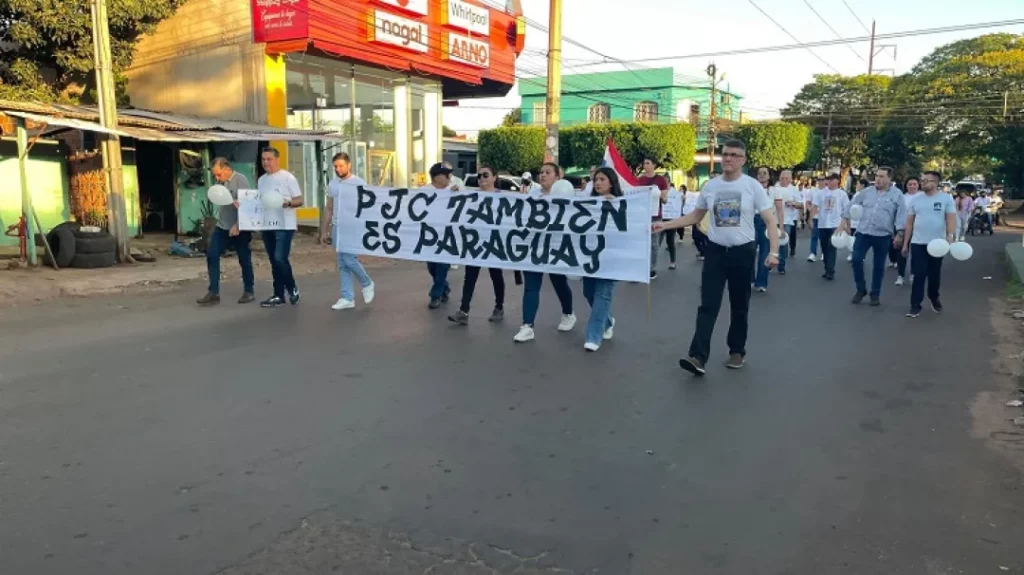 Marchan por la paz en Pedro Juan Caballero Marchan por la paz en Pedro Juan Caballero