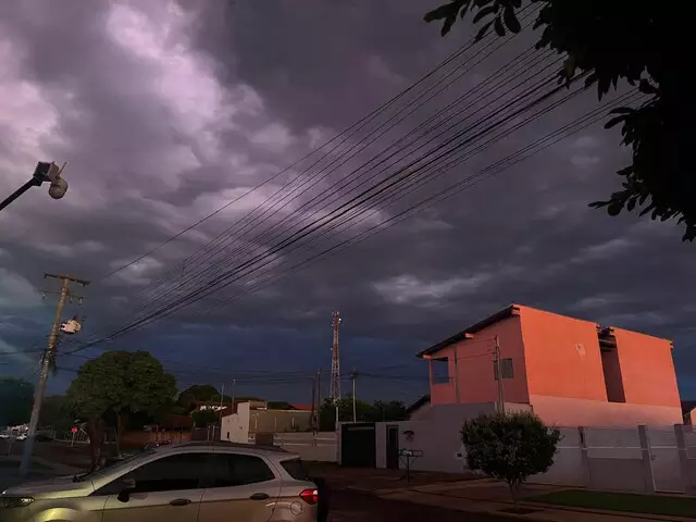 Temporal derruba estruturas e causa apagão em cidades do sul de MS Temporal derruba estruturas e causa apagão em cidades do sul de MS