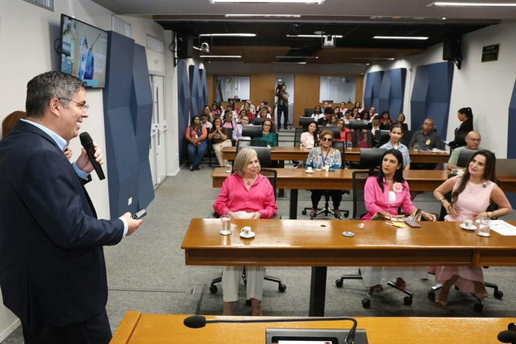 Assembleia Legislativa realiza evento “Outubro Rosa” com palestras e ações de conscientização Assembleia Legislativa realiza evento “Outubro Rosa” com palestras e ações de conscientização