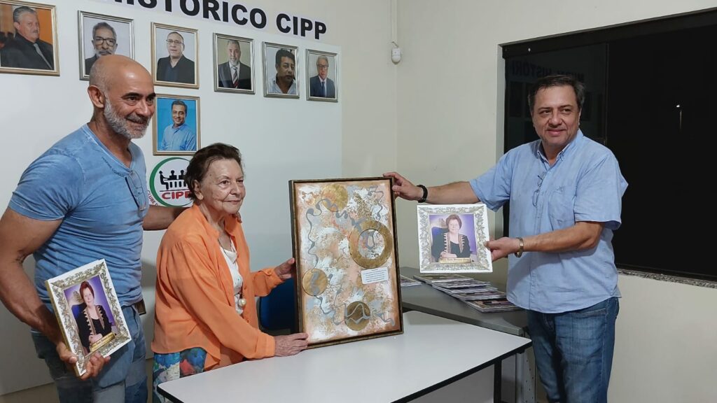 Embaixatriz da Arte e Cultura Fronteiriça, Maria Bonita Rodrigues Georges lança livro no Clube de Imprensa de Ponta Porã Embaixatriz da Arte e Cultura Fronteiriça, Maria Bonita Rodrigues Georges lança livro no Clube de Imprensa de Ponta Porã