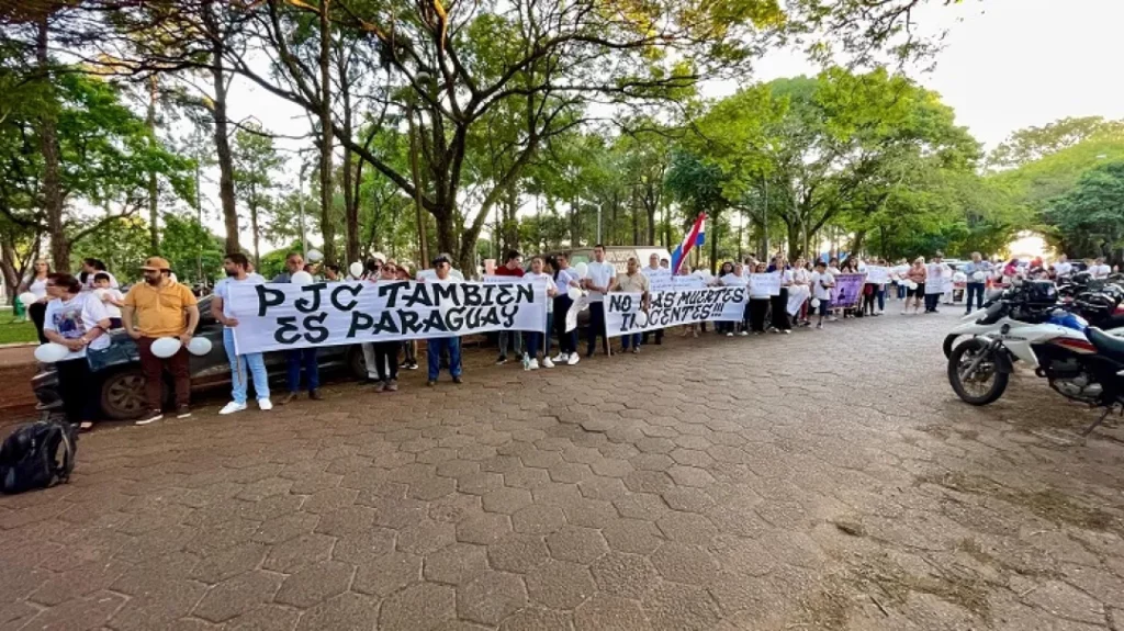 Marchan por la paz en Pedro Juan Caballero Marchan por la paz en Pedro Juan Caballero