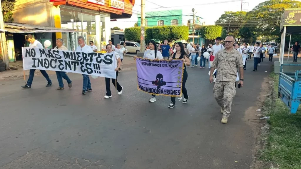 Marchan por la paz en Pedro Juan Caballero Marchan por la paz en Pedro Juan Caballero