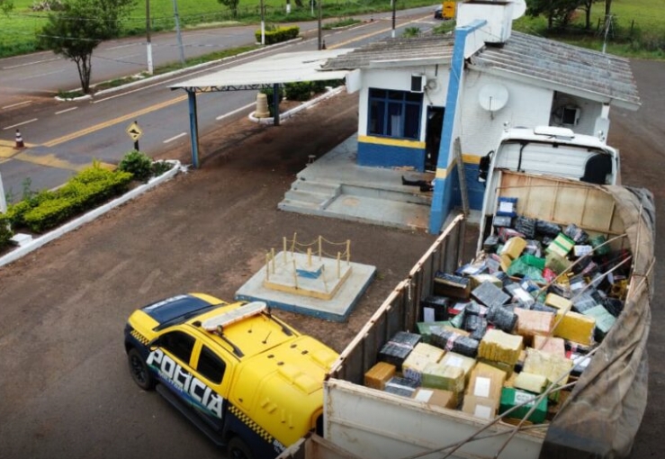 Mais de 20 toneladas de maconha escondidas em carga de milho é apreendida pela PMR em Amambai Mais de 20 toneladas de maconha escondidas em carga de milho é apreendida pela PMR em Amambai