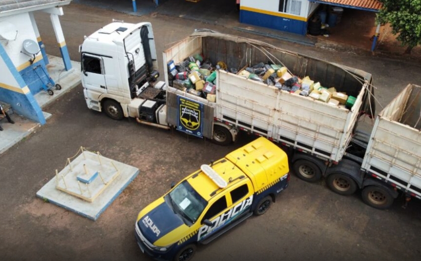 Mais de 20 toneladas de maconha escondidas em carga de milho é apreendida pela PMR em Amambai Mais de 20 toneladas de maconha escondidas em carga de milho é apreendida pela PMR em Amambai