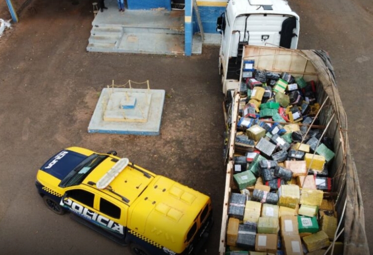 Mais de 20 toneladas de maconha escondidas em carga de milho é apreendida pela PMR em Amambai Mais de 20 toneladas de maconha escondidas em carga de milho é apreendida pela PMR em Amambai