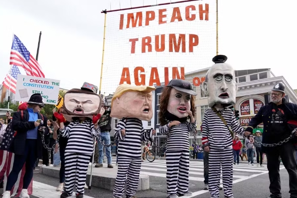 Milhares saem às ruas nos EUA e na Europa em protestos ‘No Kings’ contra Donald Trump Milhares saem às ruas nos EUA e na Europa em protestos ‘No Kings’ contra Donald Trump