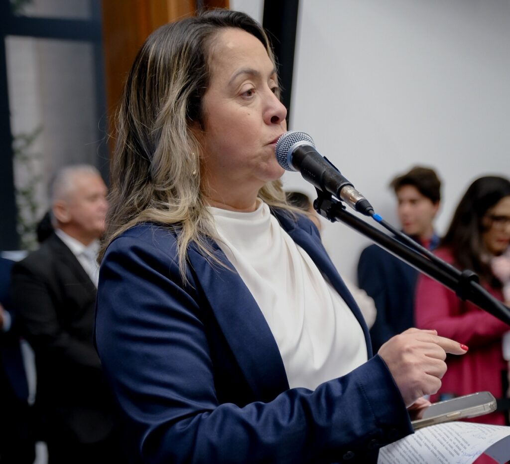 Lia Nogueira cobra esclarecimentos sobre suspensão de cirurgias bariátricas Lia Nogueira cobra esclarecimentos sobre suspensão de cirurgias bariátricas