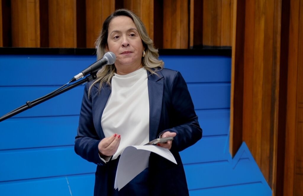 Lia Nogueira cobra esclarecimentos sobre suspensão de cirurgias bariátricas Lia Nogueira cobra esclarecimentos sobre suspensão de cirurgias bariátricas