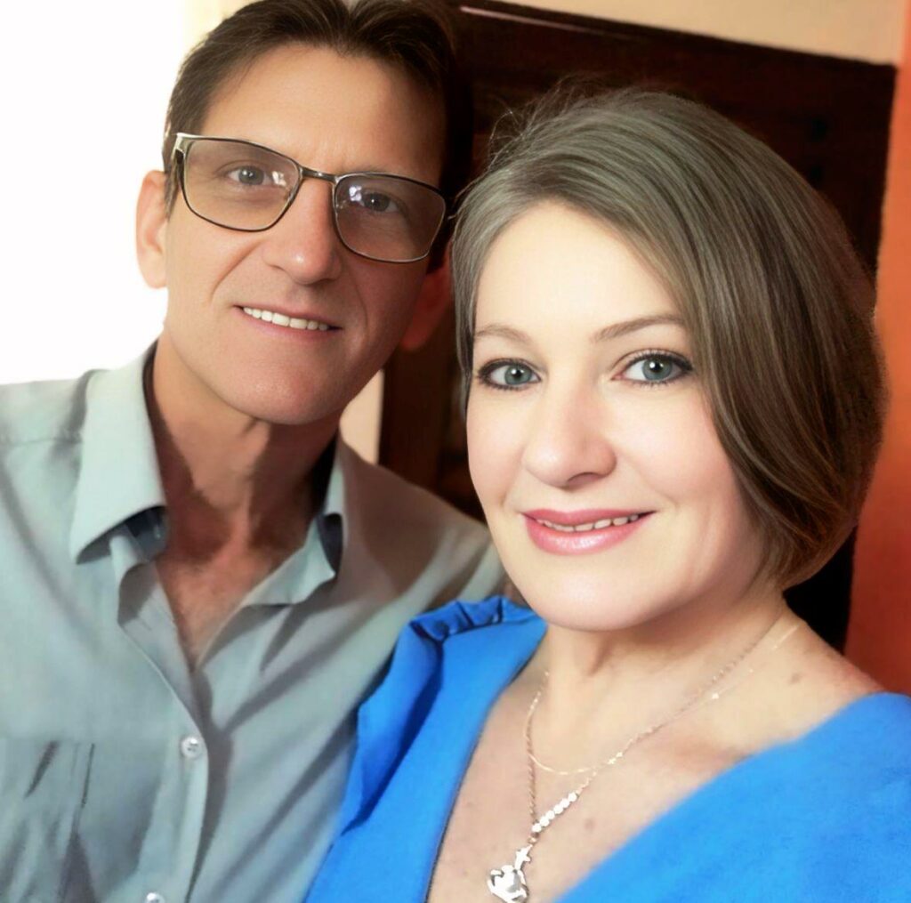 Confira os aniversariantes desse dia 01/11/25, por Dora Nunes