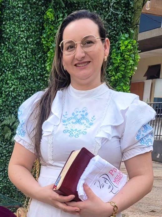 Confira os aniversariantes desse dia 02/10/25, por Dora Nunes