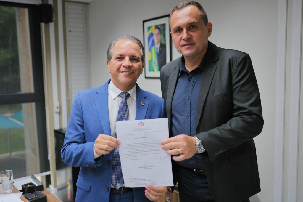 Coronel David leva à Secretaria de Educação pedido de reforma da Escola Estadual José Ferreira em Três Lagoas Coronel David leva à Secretaria de Educação pedido de reforma da Escola Estadual José Ferreira em Três Lagoas