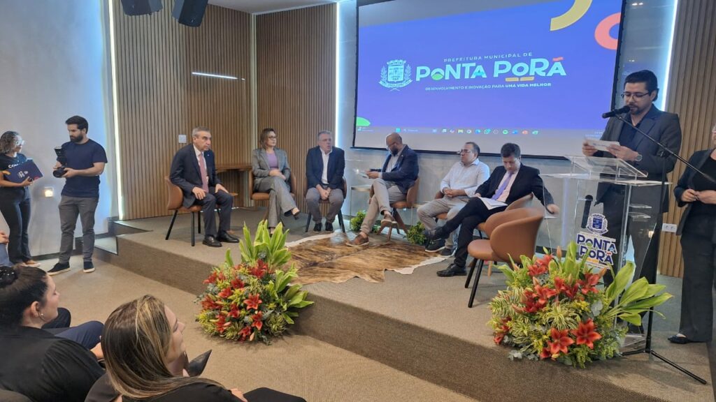 Ponta Porã: Paulo Corrêa participa de reunião com prefeitos e vereadores da fronteira Ponta Porã: Paulo Corrêa participa de reunião com prefeitos e vereadores da fronteira