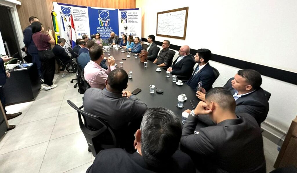 Parlamentares do Paraguai participam de reunião na Câmara de Ponta Porã Parlamentares do Paraguai participam de reunião na Câmara de Ponta Porã