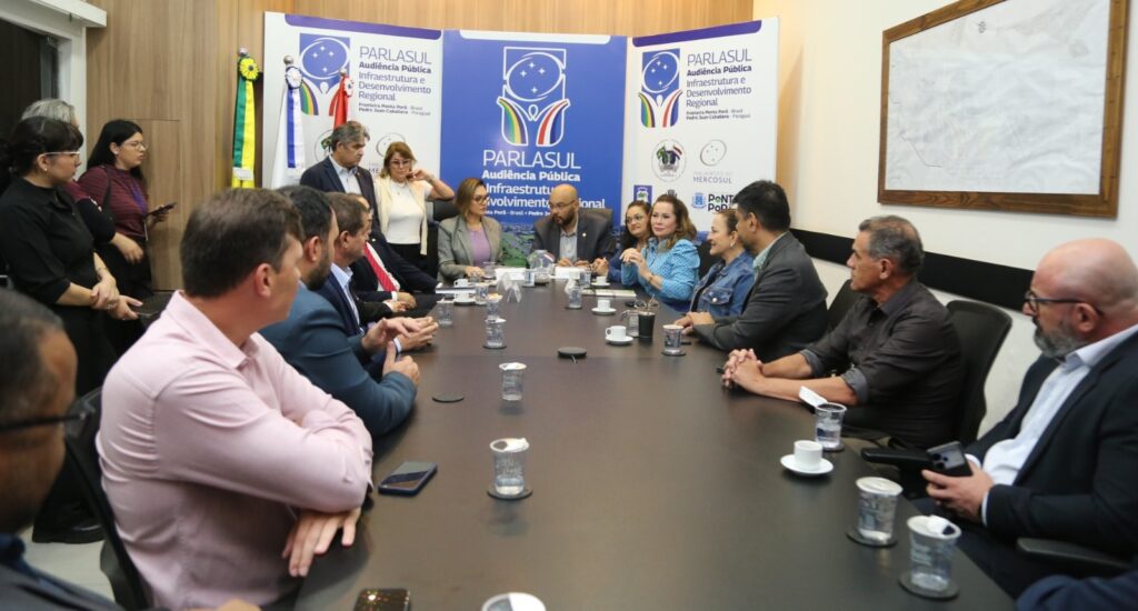 Parlamentares do Paraguai participam de reunião na Câmara de Ponta Porã Parlamentares do Paraguai participam de reunião na Câmara de Ponta Porã