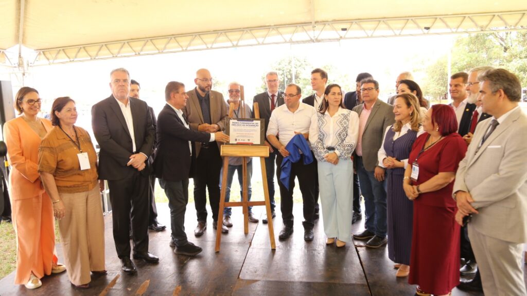 Parlasul encerra celebrando integração e desenvolvimento fronteiriço