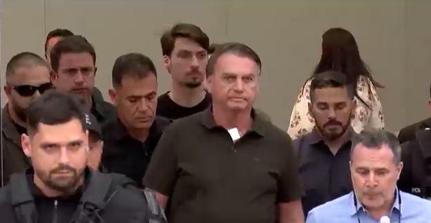 Alexandre de Moraes autoriza visitas para festa de 15 anos da filha de Bolsonaro Alexandre de Moraes autoriza visitas para festa de 15 anos da filha de Bolsonaro